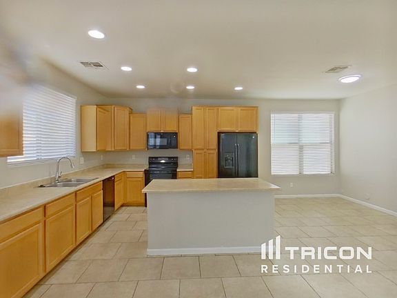 5th image of 42246 W Lunar St
