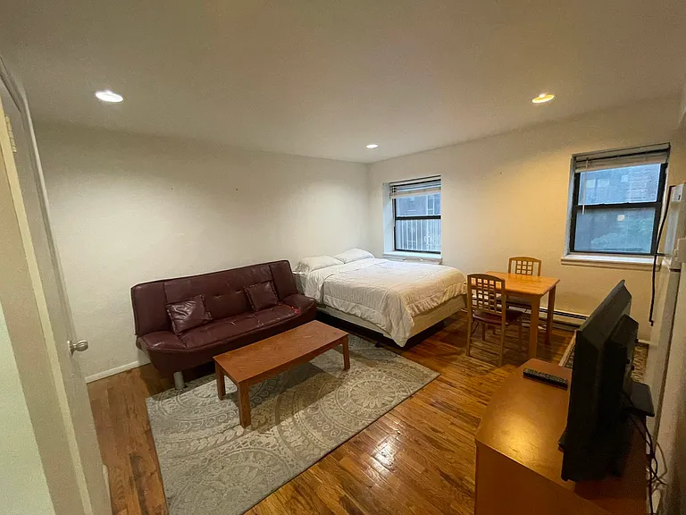 348 E 49th St #3E — Photo 3