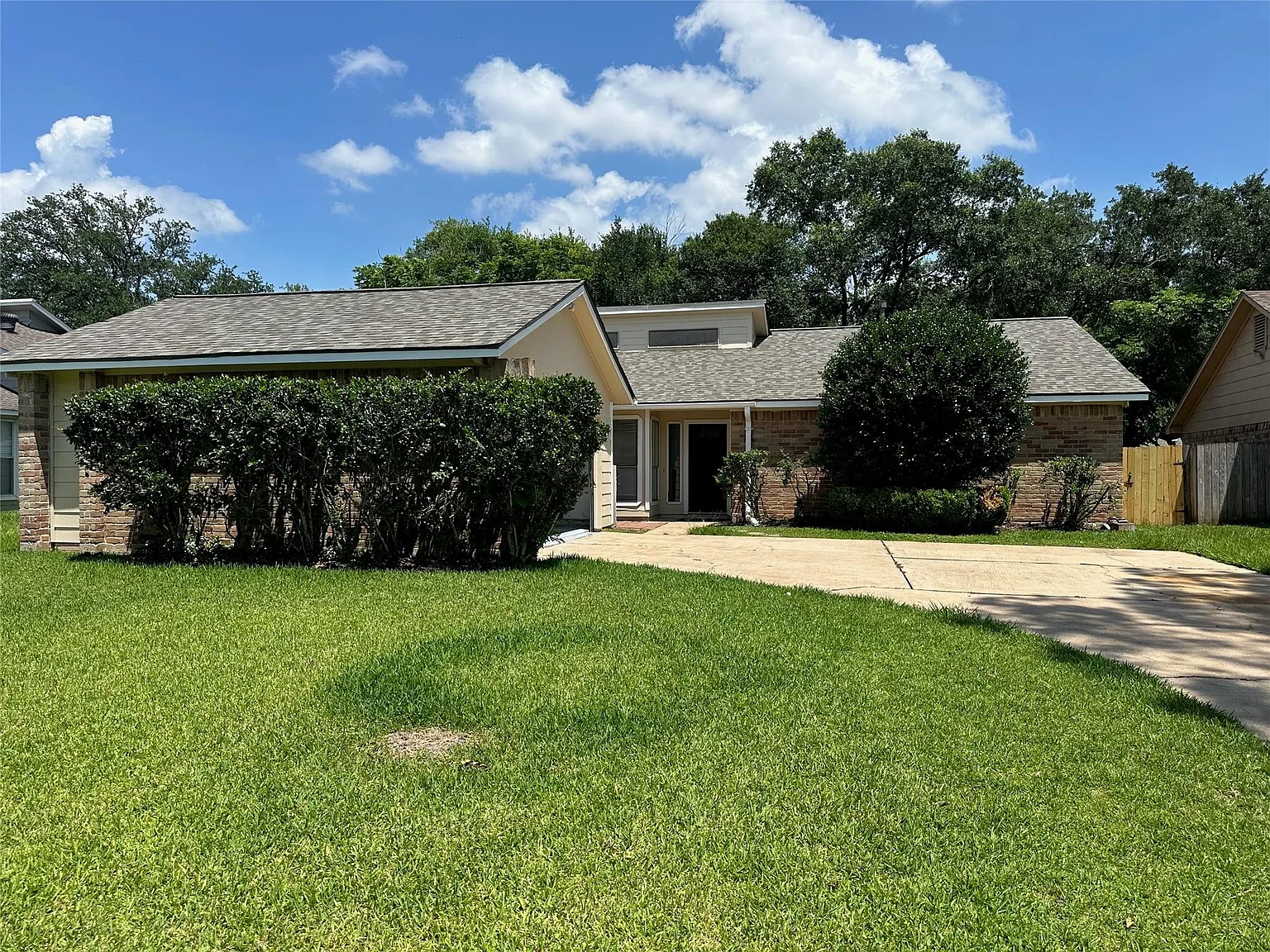 3 bed, 2.0 bath, 1784 sqft, $2,100 — Photo 2