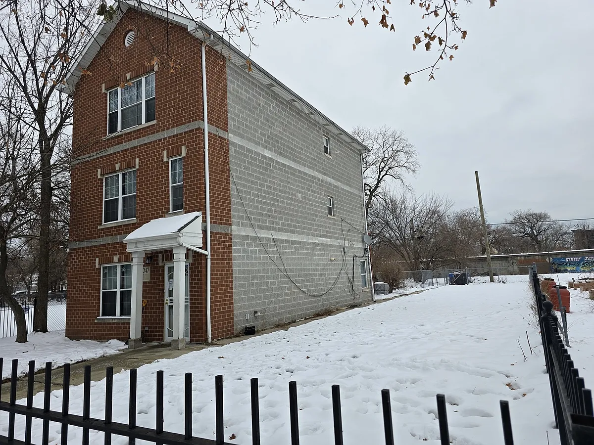 Building Photo - 7047 S Lowe Ave