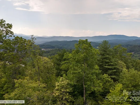 7 Masterpiece View Dr, Hendersonville, NC 28739