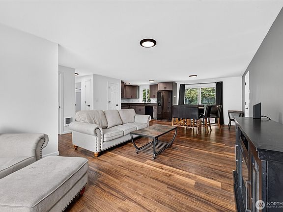 5th image of 9301 202nd Avenue E