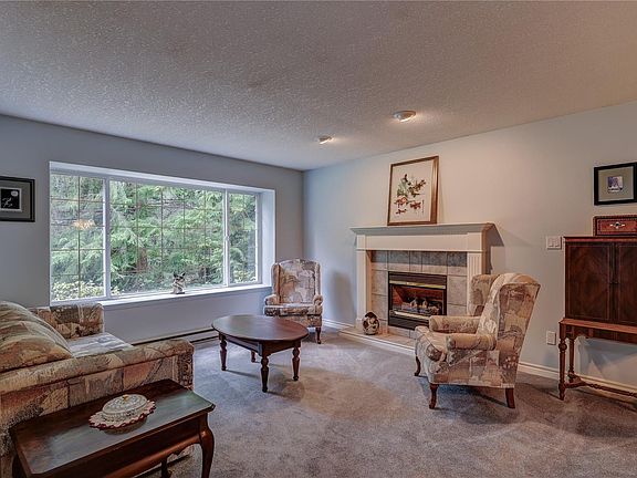 4th image of 1377 Meadowood Way
