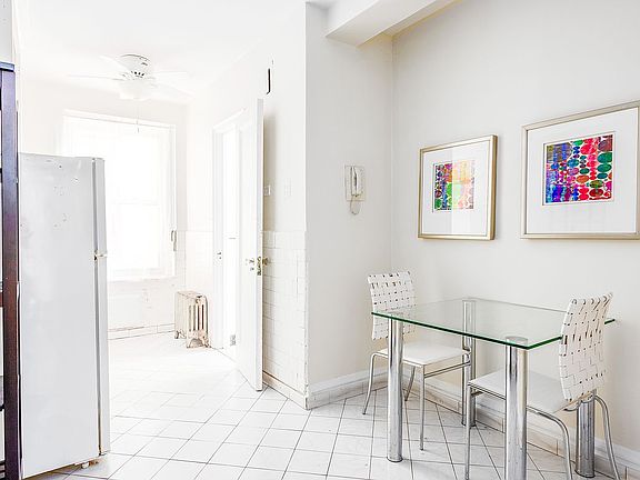 5th image of 40 W 77th St #3C