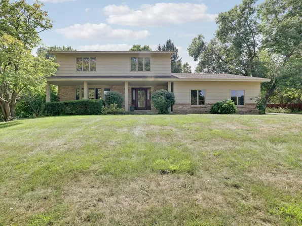 8359 Amsden Ridge Dr, Bloomington, MN 55438