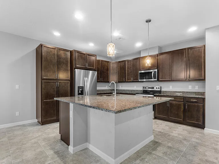 16474 Helix Ct — Photo 11