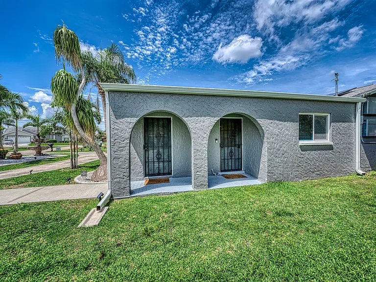 SE 1st Pl — Photo 42