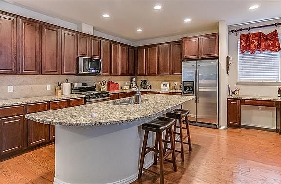 3rd image of 10621 Sexton Dr