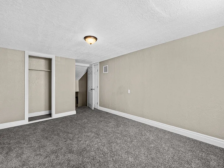 1805 NW Dearborn Ave — Photo 21
