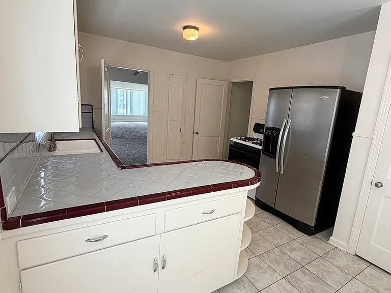 507 Exeter Rd — Photo 7