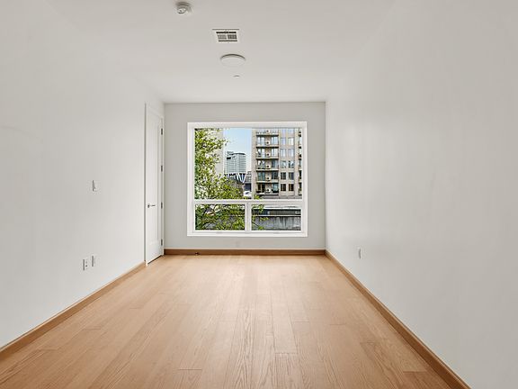 3rd image of 75 Calyer St #2D