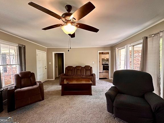 4th image of 2960 Stuart Dr