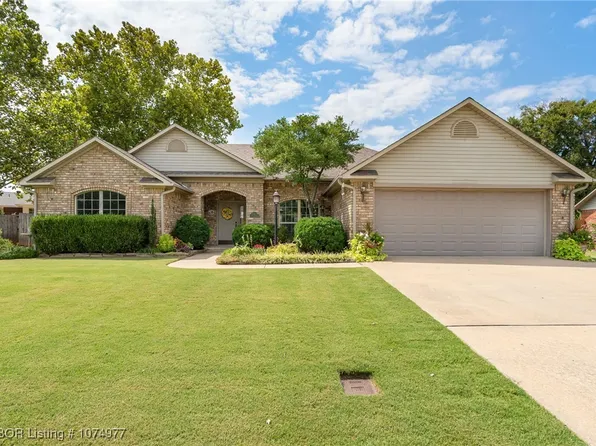 2303 Cardinal Ln, Poteau, OK 74953