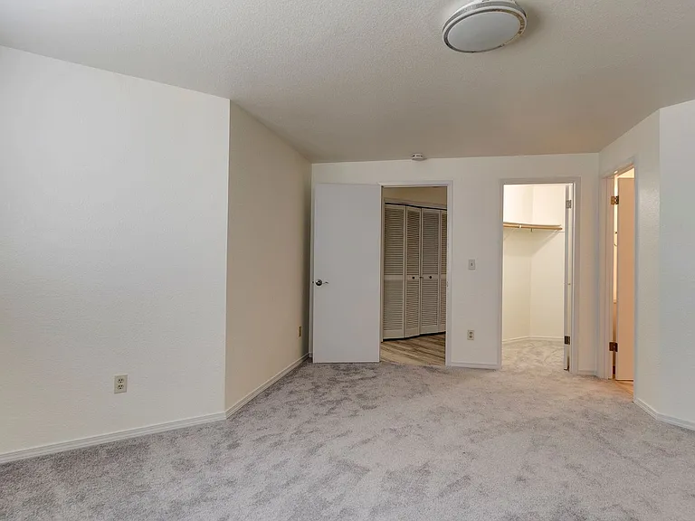 418 SW Erie Cir — Photo 14