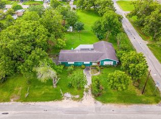 401 Kerr St, Edna, TX 77957