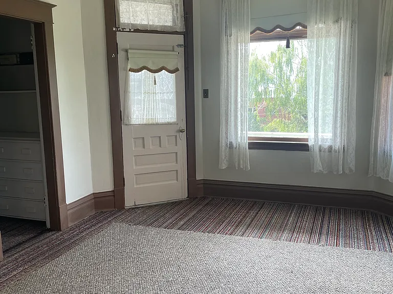 909 W Silver St #911 — Photo 5