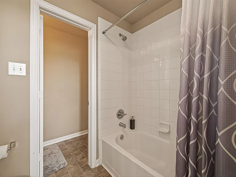 4502 Mallory Creek Dr — Photo 22