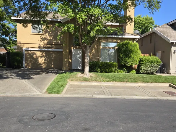 2249 Fallwater Ln, Carmichael, CA 95608