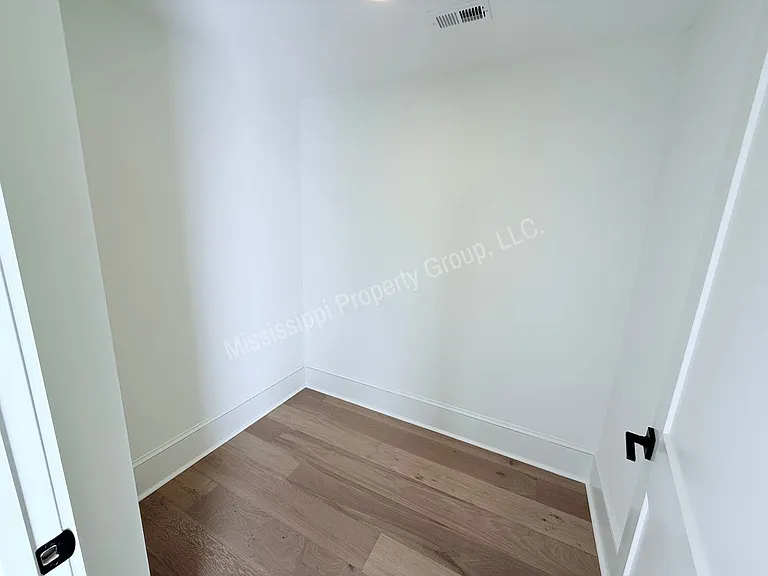 1000 North Lamar Blvd — Photo 13