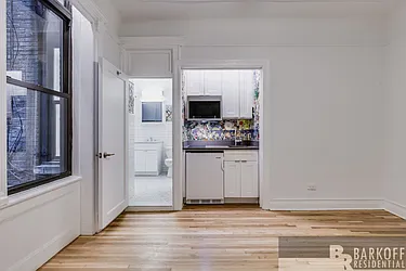 Rented by Barkoff Residential 