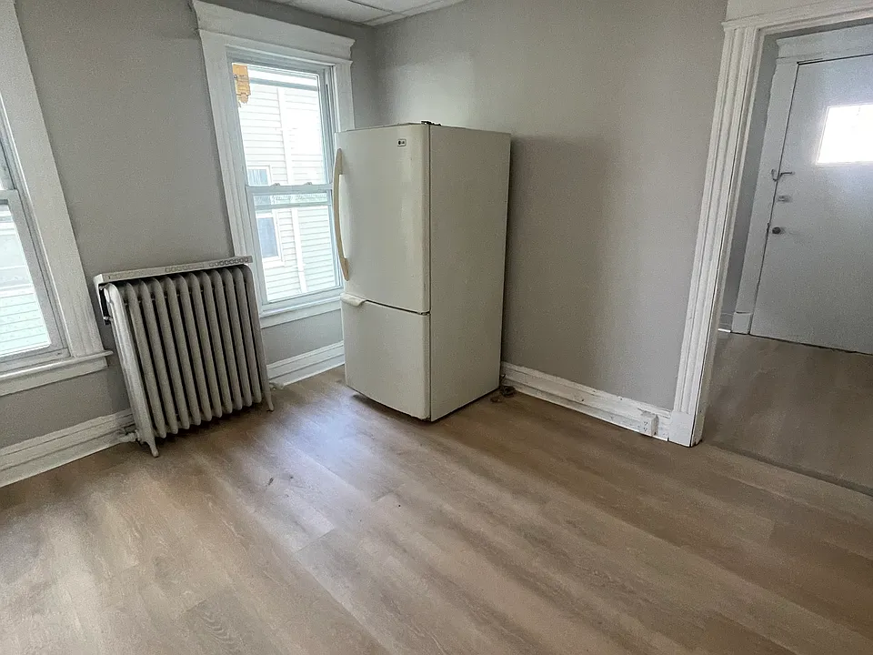 54 Woodlawn Ter #2