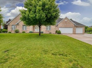6 Silverberry Ct, Bloomington, IL