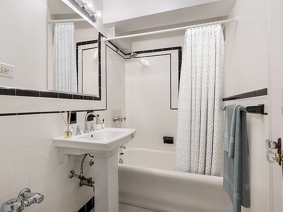 3rd image of 157 3rd Ave #3K