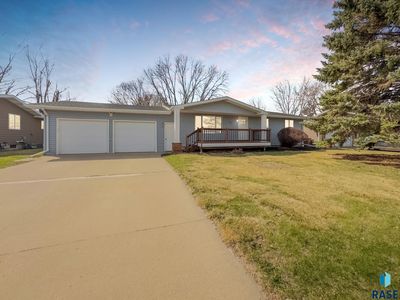1013 S Academy St, Lennox, SD, 57039