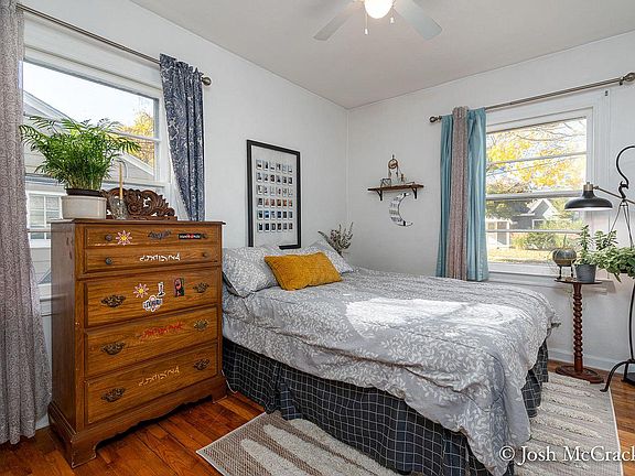 4th image of 1832 Berkey Ave SE