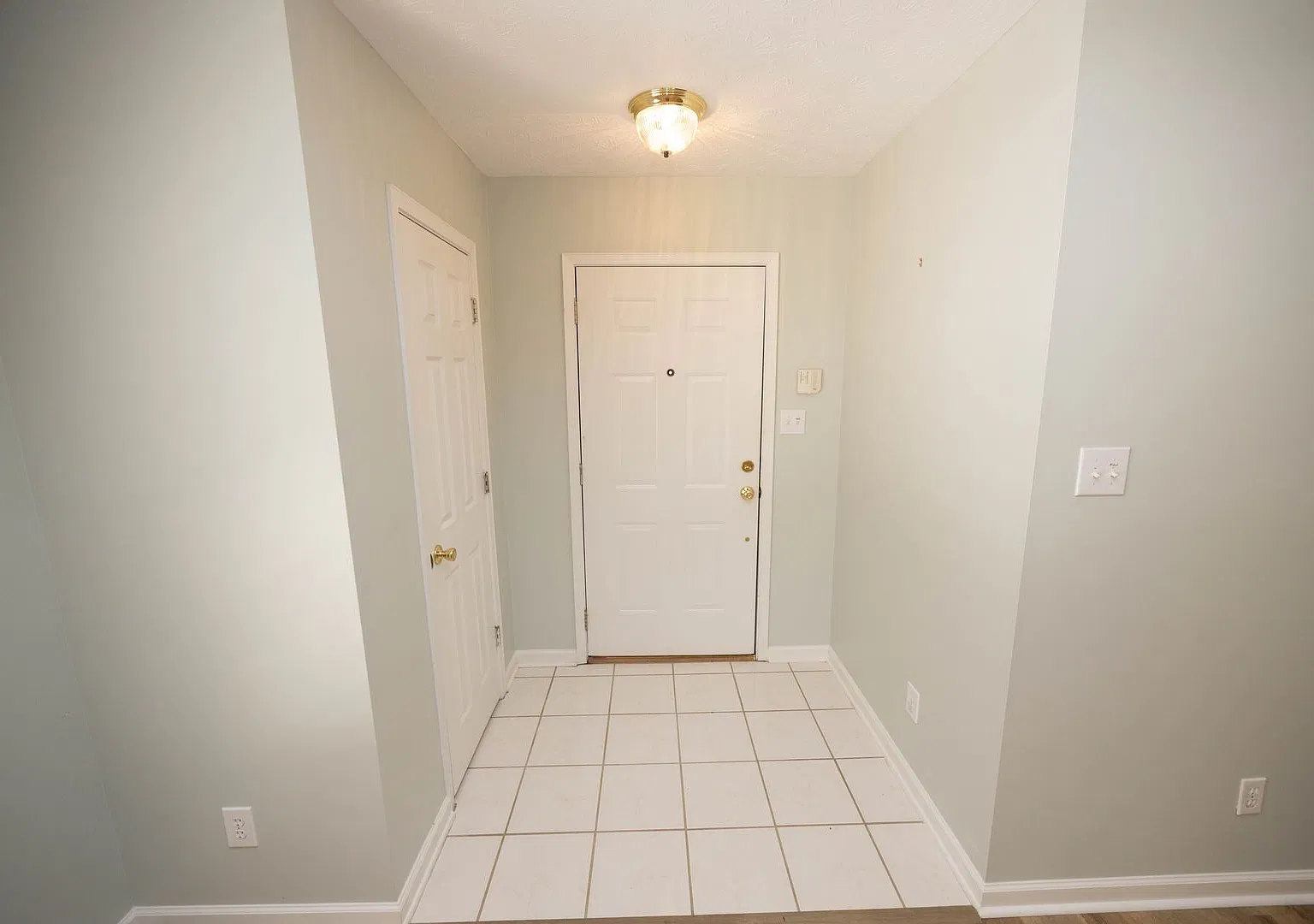 847 Dee Dr. — Photo 2