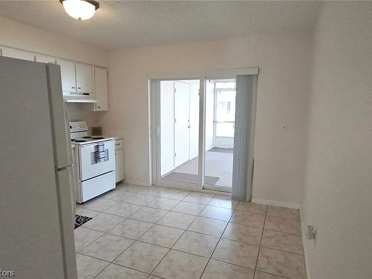 4018 Vilabella Dr — Photo 13