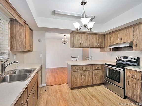 3rd image of 1335 Castile Ave