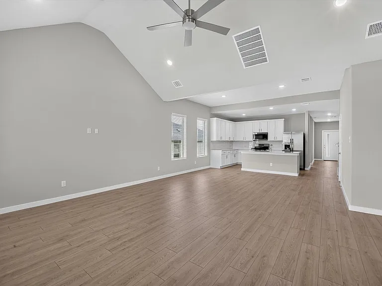 710 Summerberry Dr — Photo 4