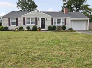 11 Dahlia St, Warwick, RI 02888