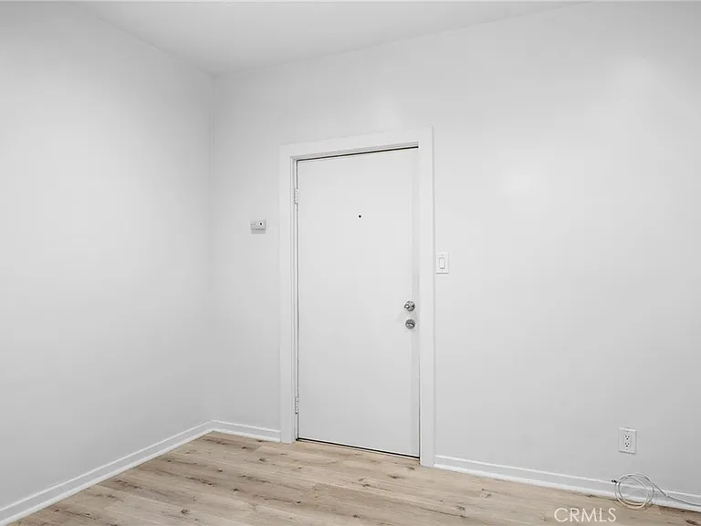 131 S Jackson St #203 — Photo 4