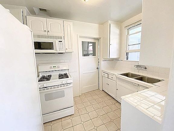 4th image of 4065 Perlita Ave APT D