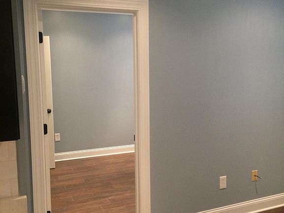 4th image of 632 E Willow St #1
