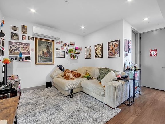3rd image of 412 Suydam St APT 4A