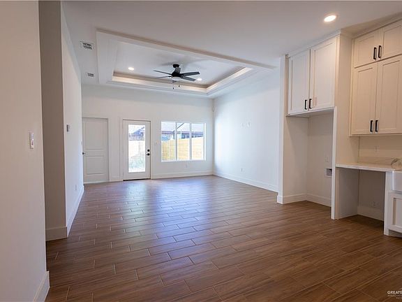3rd image of 721 W 25th St