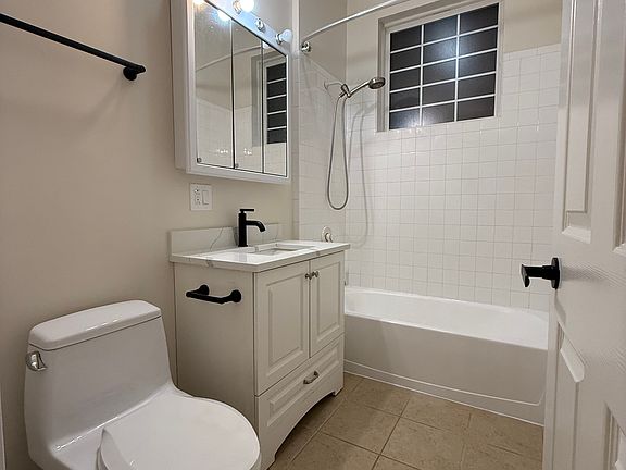 4th image of 1703 N Washtenaw Ave #1R