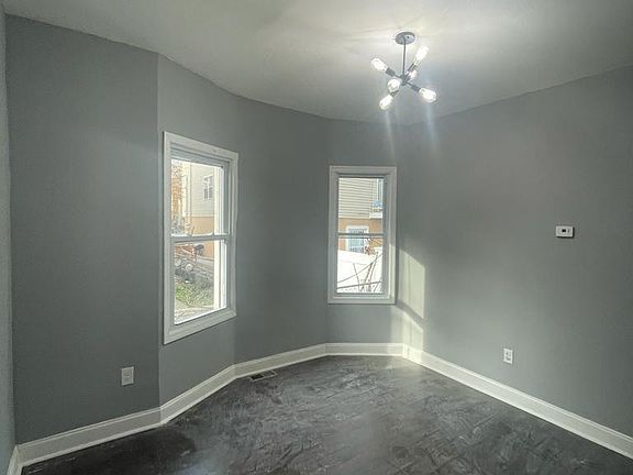 5th image of 99 Delavan Ave E #3