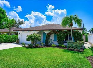 686 95th Ave N, Naples, FL 34108