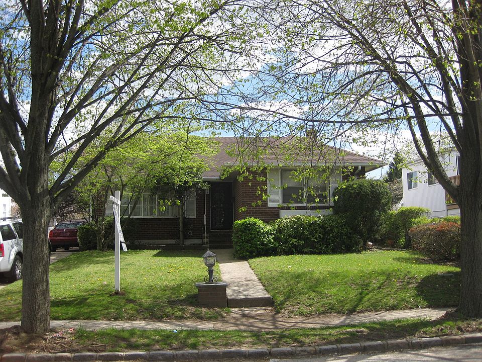 1st image of 174 Bedford Ave