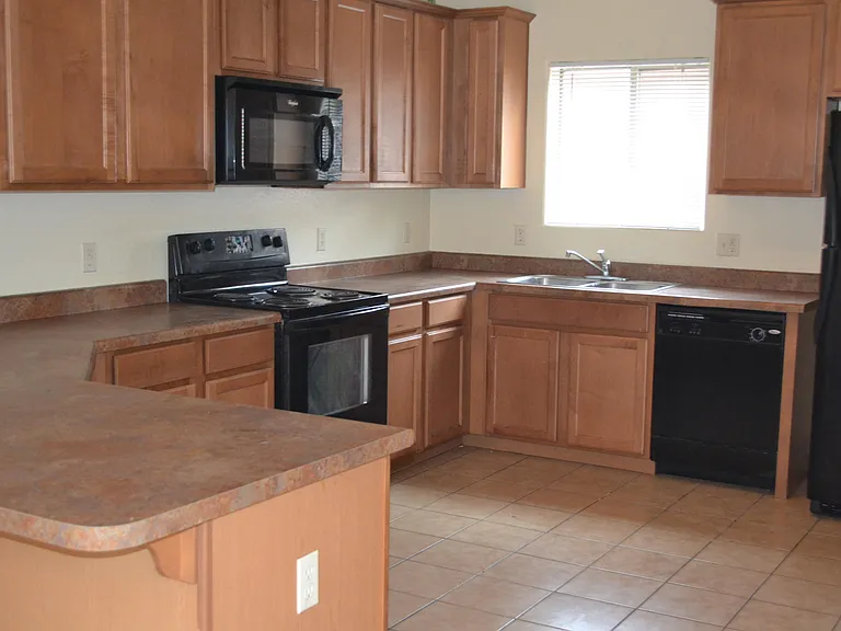 2446 E Calle Pelicano — Photo 10