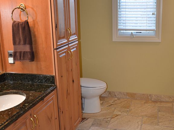 Master Bath w/granite and travertine