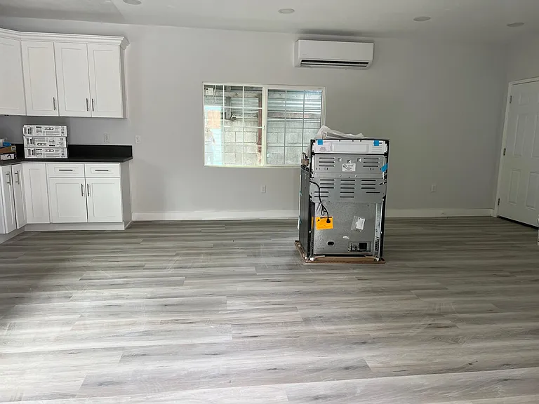 6556 Mammoth Ave — Photo 8