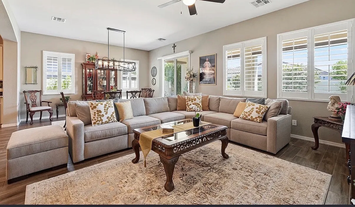 3 bed, 2.5 bath, 2425 sqft, $3,300 — Photo 2