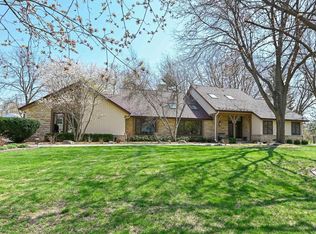 3050 Kings View Ln, Brookfield, WI 53005