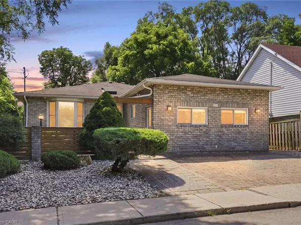 24 Hill St, Hamilton, ON L8P 1W7