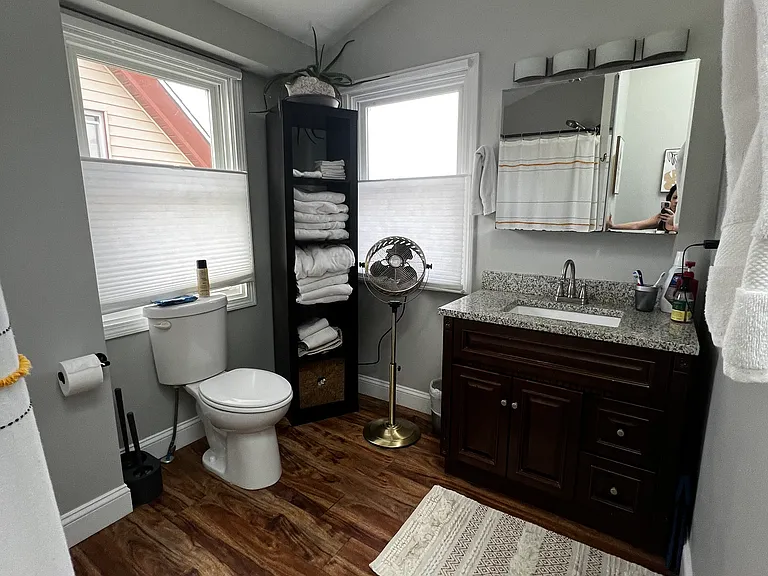 3rd floor full bathroom